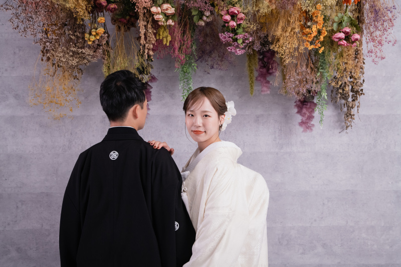 ドライフラワーの下で