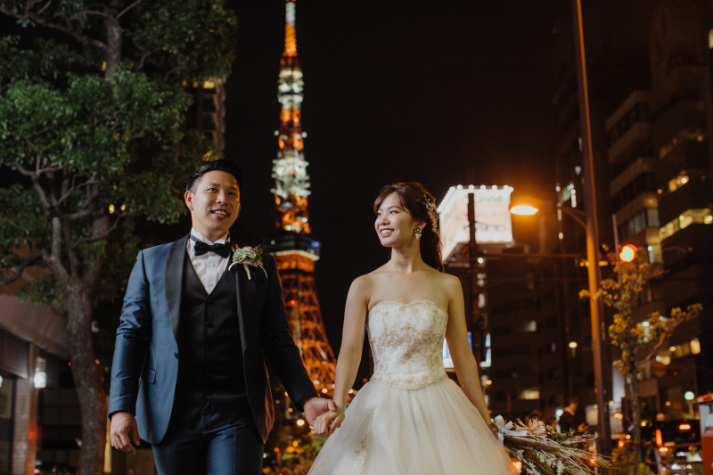 東京タワーをバックに