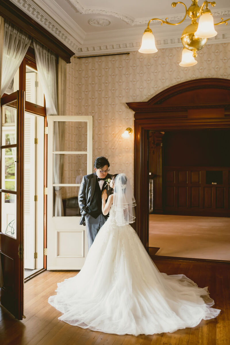 寄り添い合って