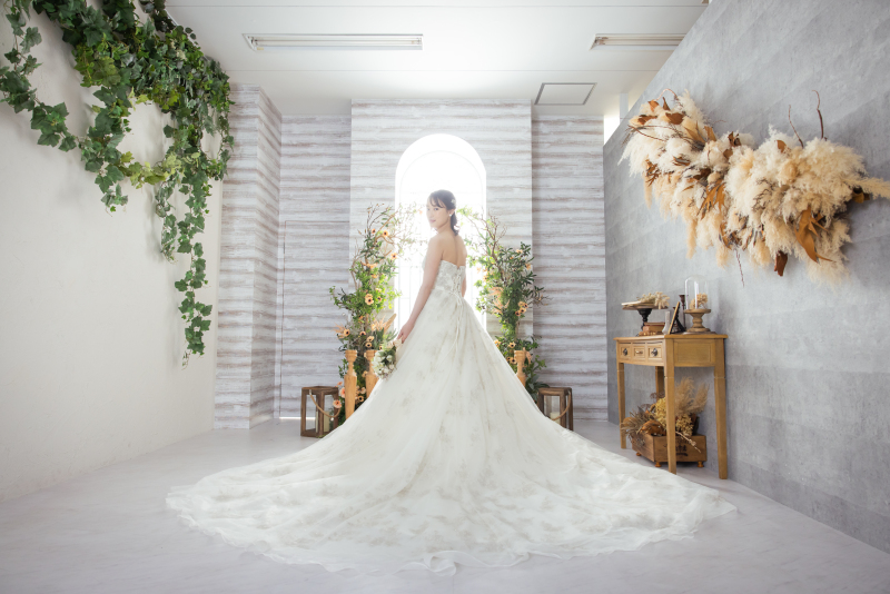 トレーンを広げて