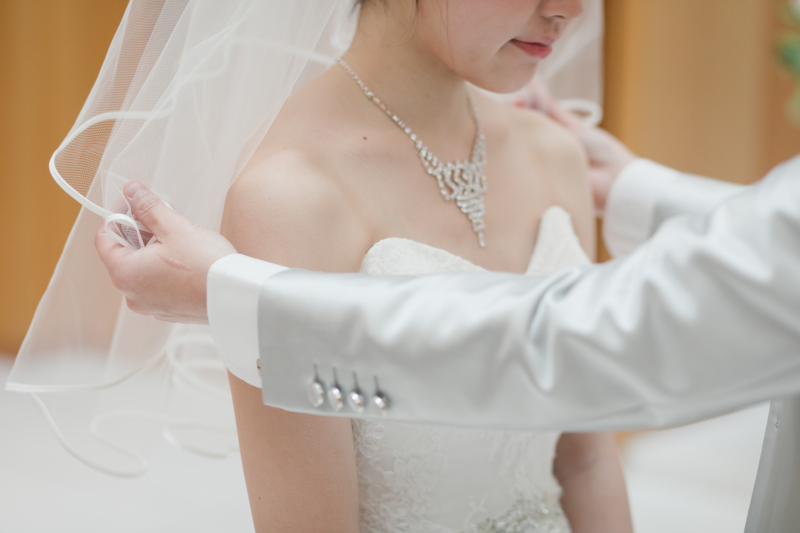 ベールをあげて