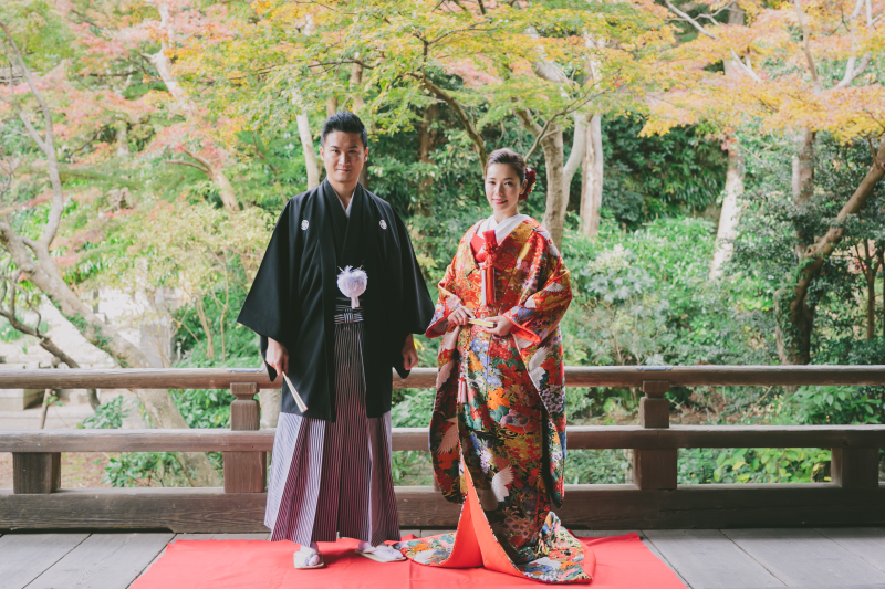 眩しい紅葉と共に