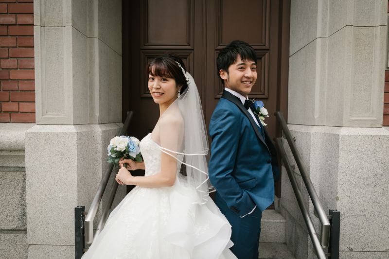 背中を合わせて