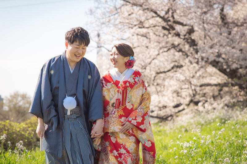 自然な笑顔で見つめ合っているお二人の表情が素敵