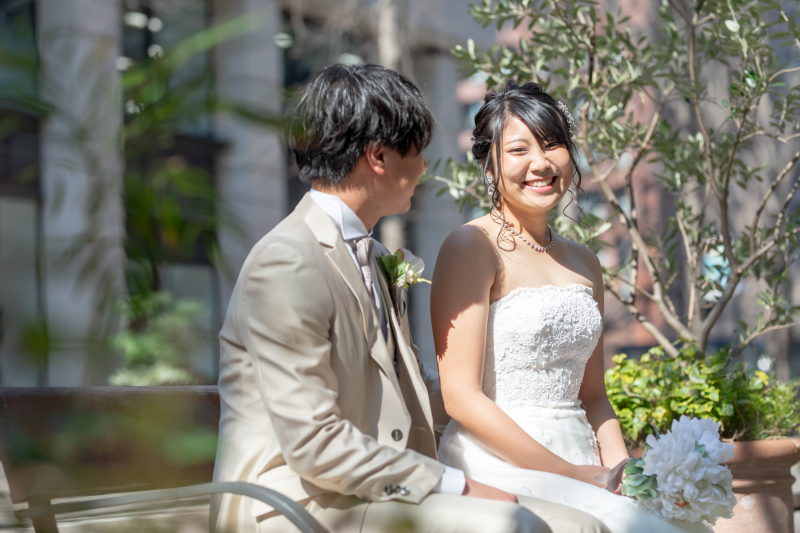 ベンチに座って