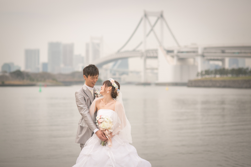 お二人見つめあって