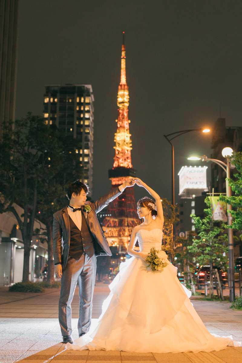 東京タワーをバックに