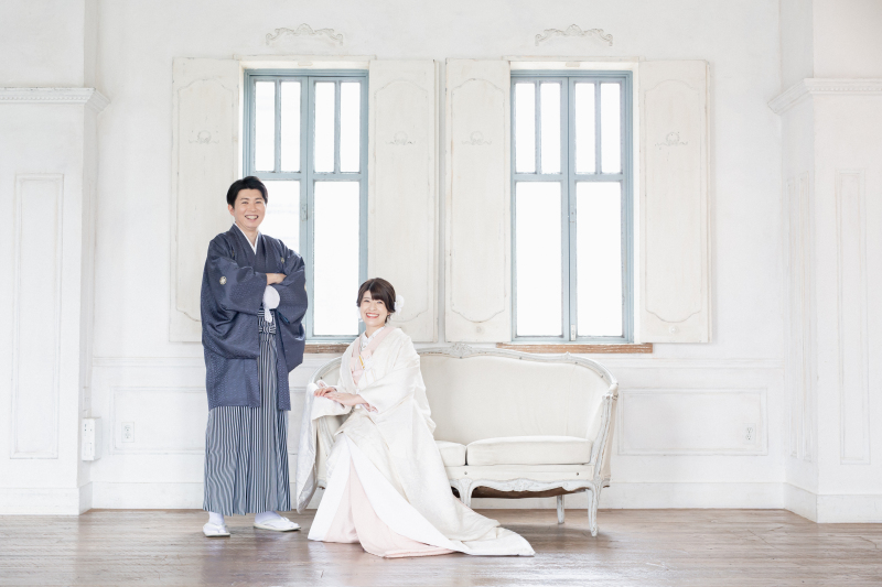 白無垢×色紋付袴のおしゃれコーディネート