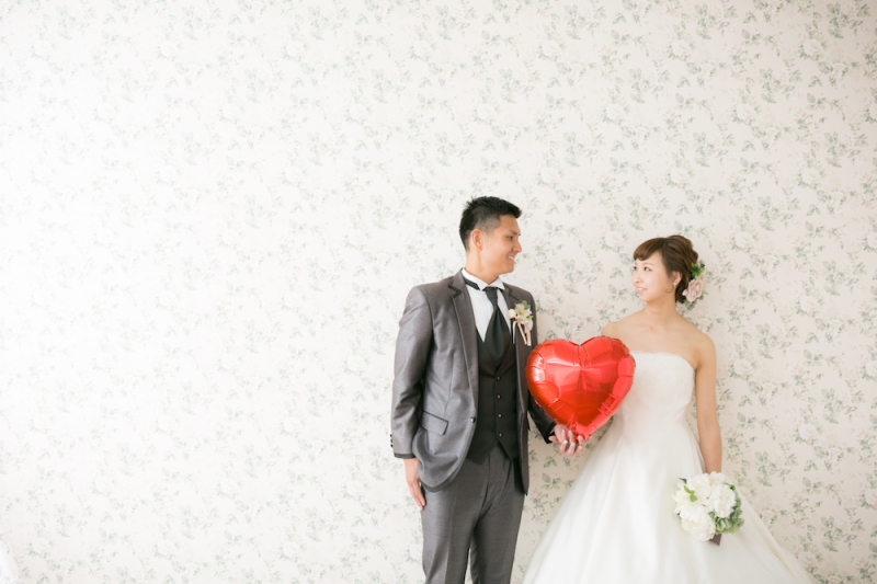 赤い♡を手に持って＾＾