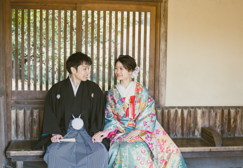 二人で並んで座って・・・