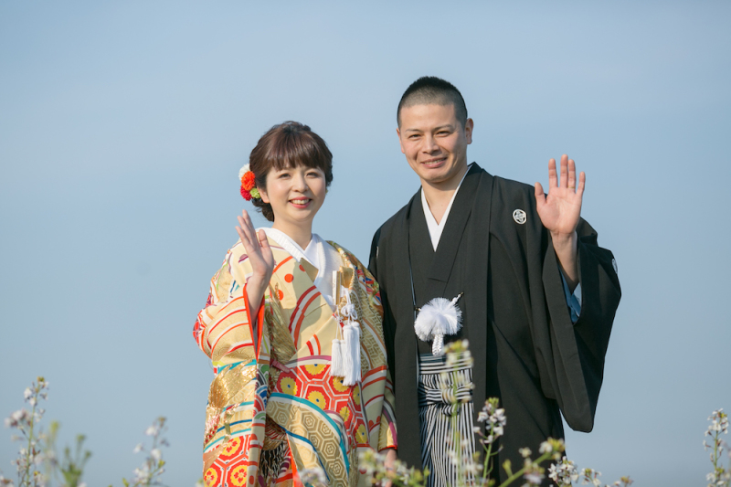 手を振ってご挨拶♪