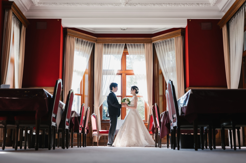 下からのアングルで