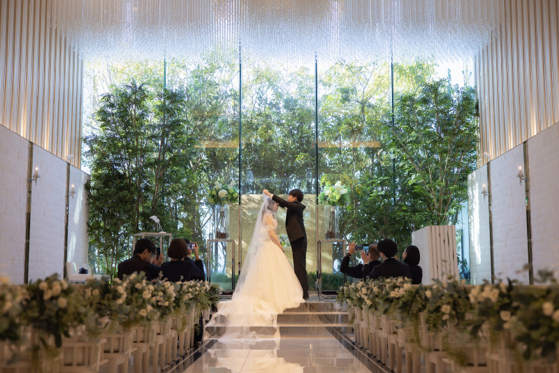 お次は洋装へお色直ししてチャペル撮影です！