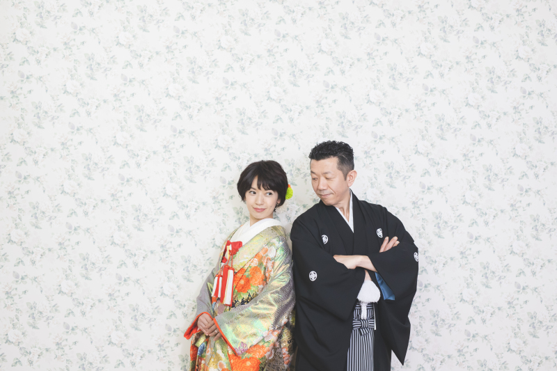 背中合わせで・・・