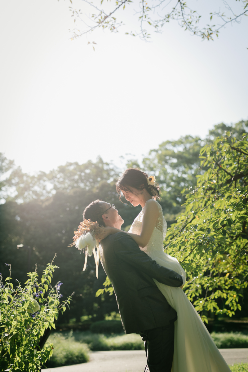 燦々と煌く日差しの中