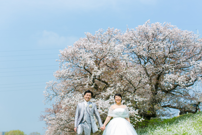 桜をバックに・・・