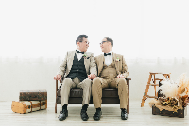 座ったショットも