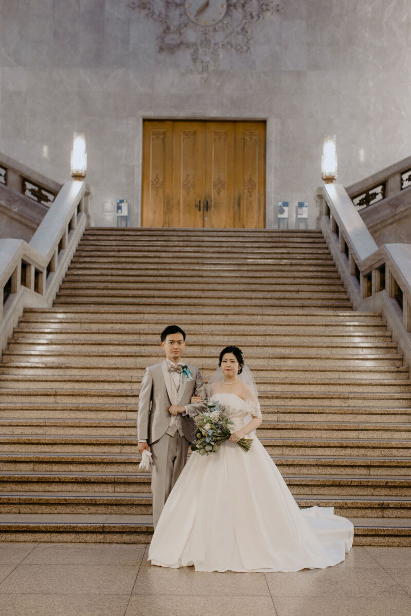 博物館の階段で