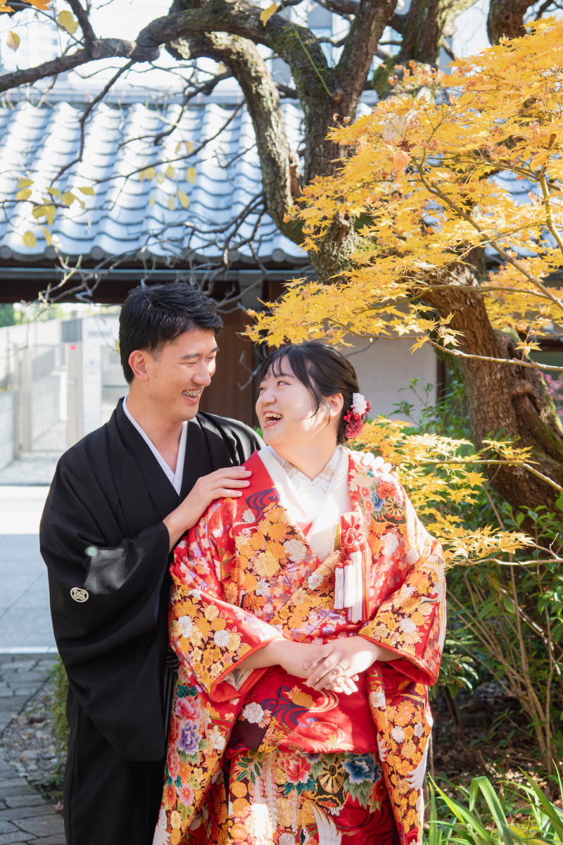 自然な笑顔で見つめ合っているお二人の表情が素敵