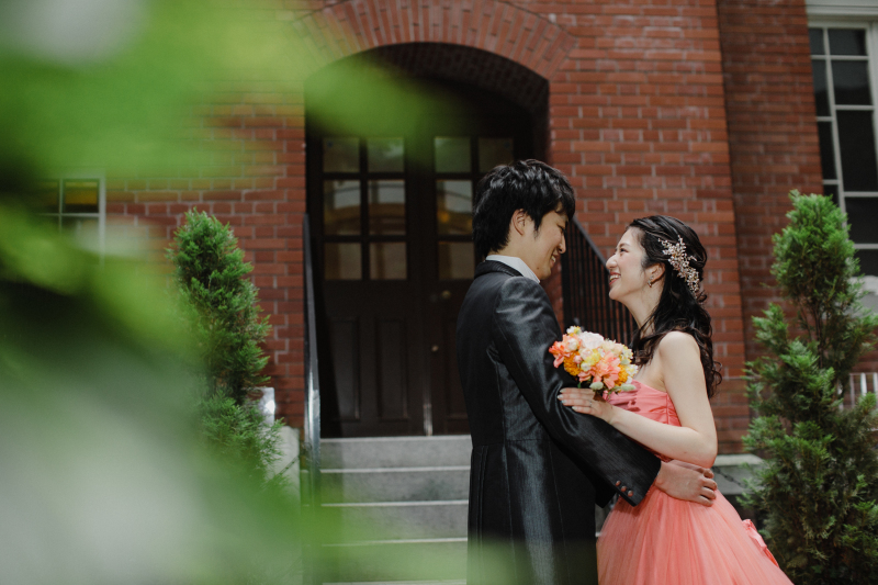 レンガの前で・・・