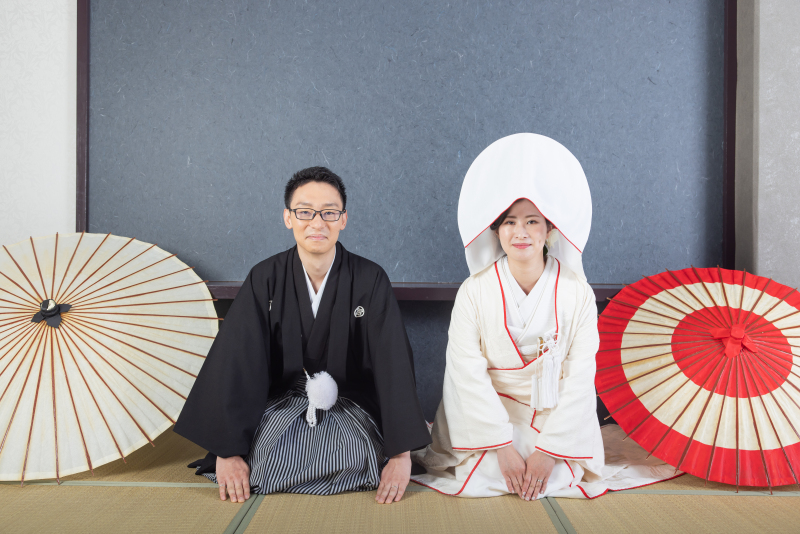 綿帽子をつけて