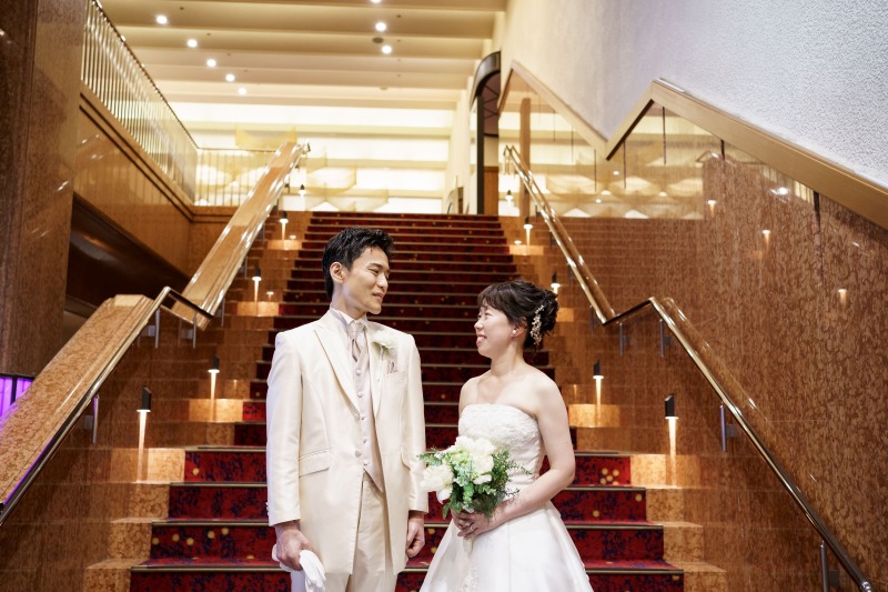 ガーデンパレスのエントランスにて