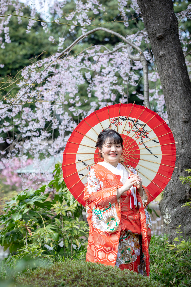 桜をバックに・・・