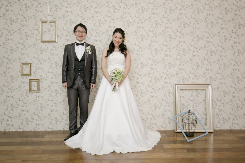 小物に囲まれ自然なショット