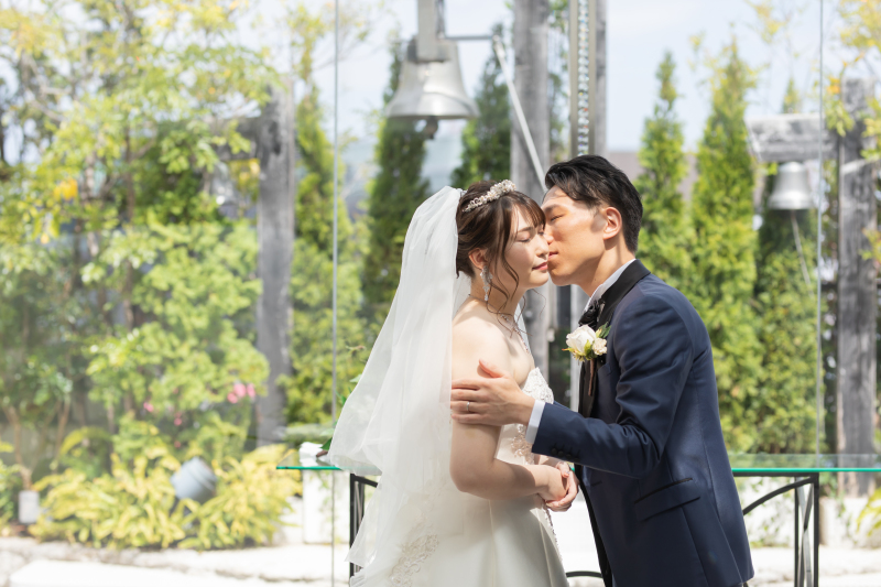 Wedding Kiss