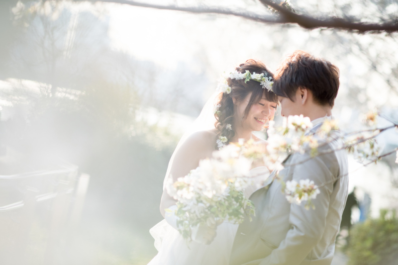 はにかむ笑顔も幻想的に♪