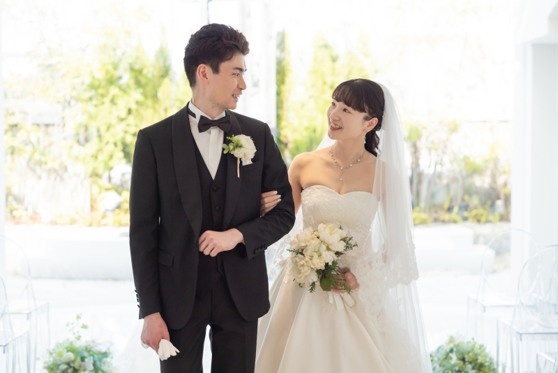 自然な笑顔で見つめ合っているお二人の表情が素敵