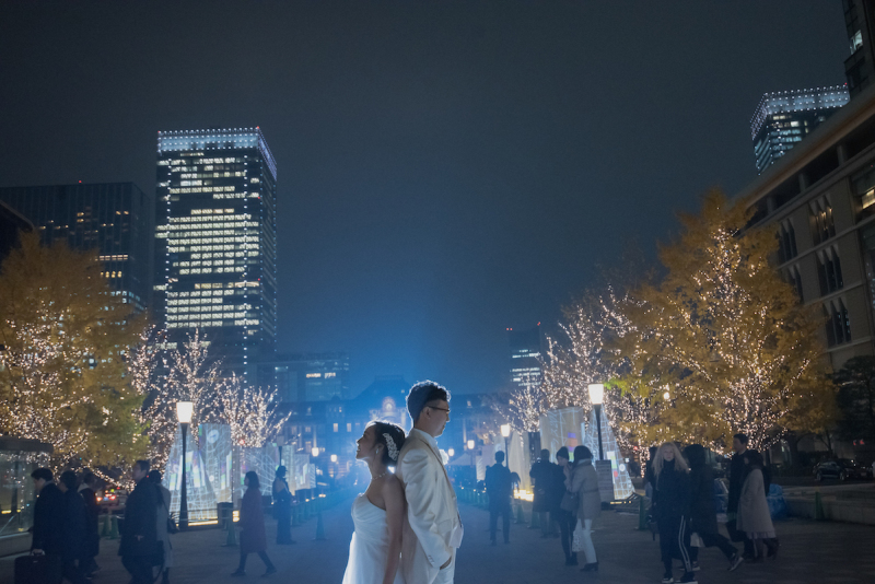 背中を合わせ・・