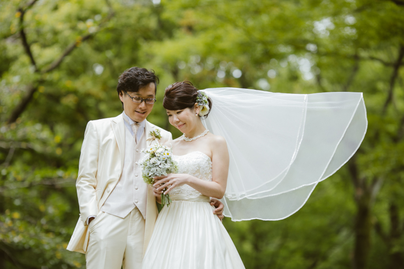 ベールをなびかせて