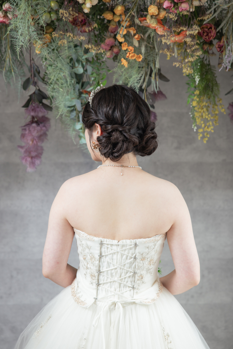 ご新婦様ソロショット!華やかヘアアレンジが可愛い