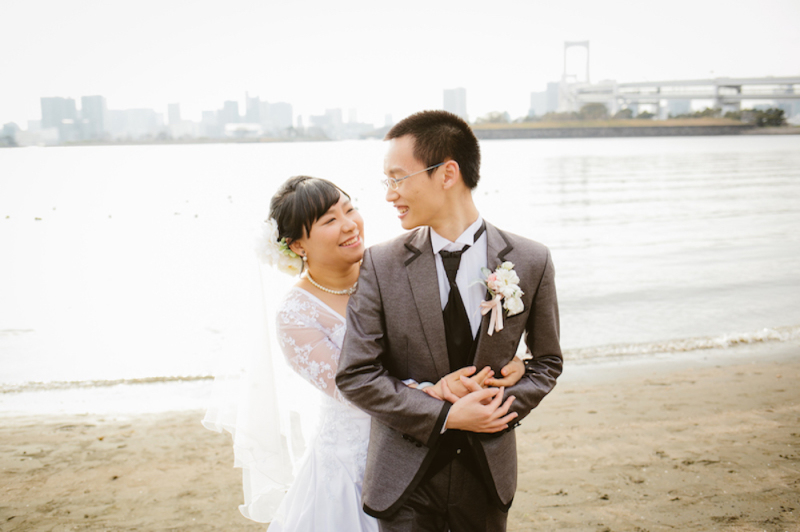 後ろからハグ＾＾