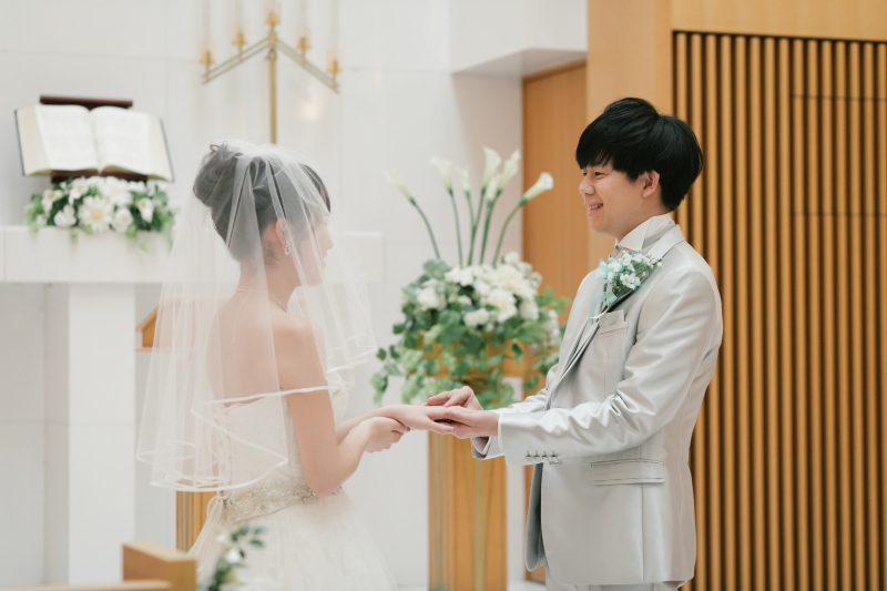 見つめあいながら