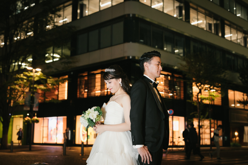 背中を合わせて