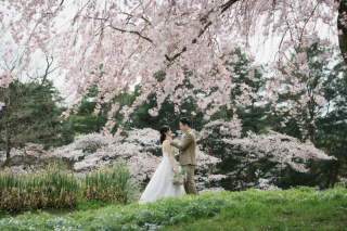 その場とおふたりの空気感そのままを残す、自然体の写真が得意です。「いつもの」おふたりの姿も、お互いにしか見せない表情も、「こんな表情もあるんだ・・・」と新しく発見できるような表情も引き出します。