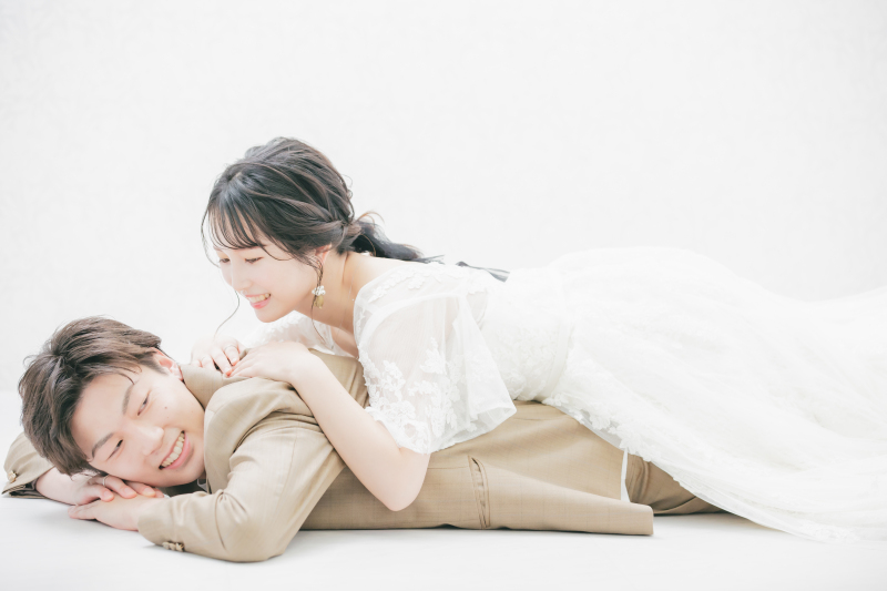 【スタジオ】洋装1着プラン◆ご新婦様ヘアセット&メイク・衣装グレードアップ料金含む・45分撮影・補正済全データ(50cut)付き