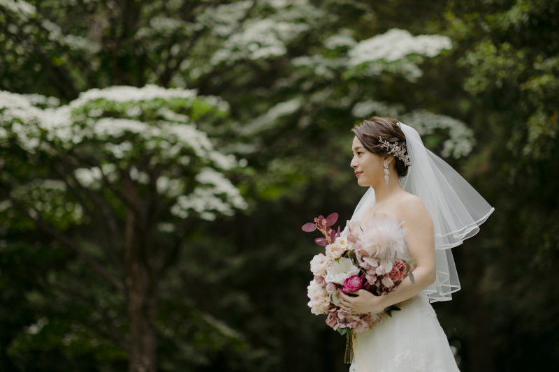 【洋装ロケ】ナチュラルなお写真が残せる、自然豊かな代々木公園撮影プラン◆ご新婦様ヘアセット&メイク・移動費・申請費・全データ込み