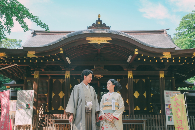 格式ある社殿を背景に残す特別な一枚