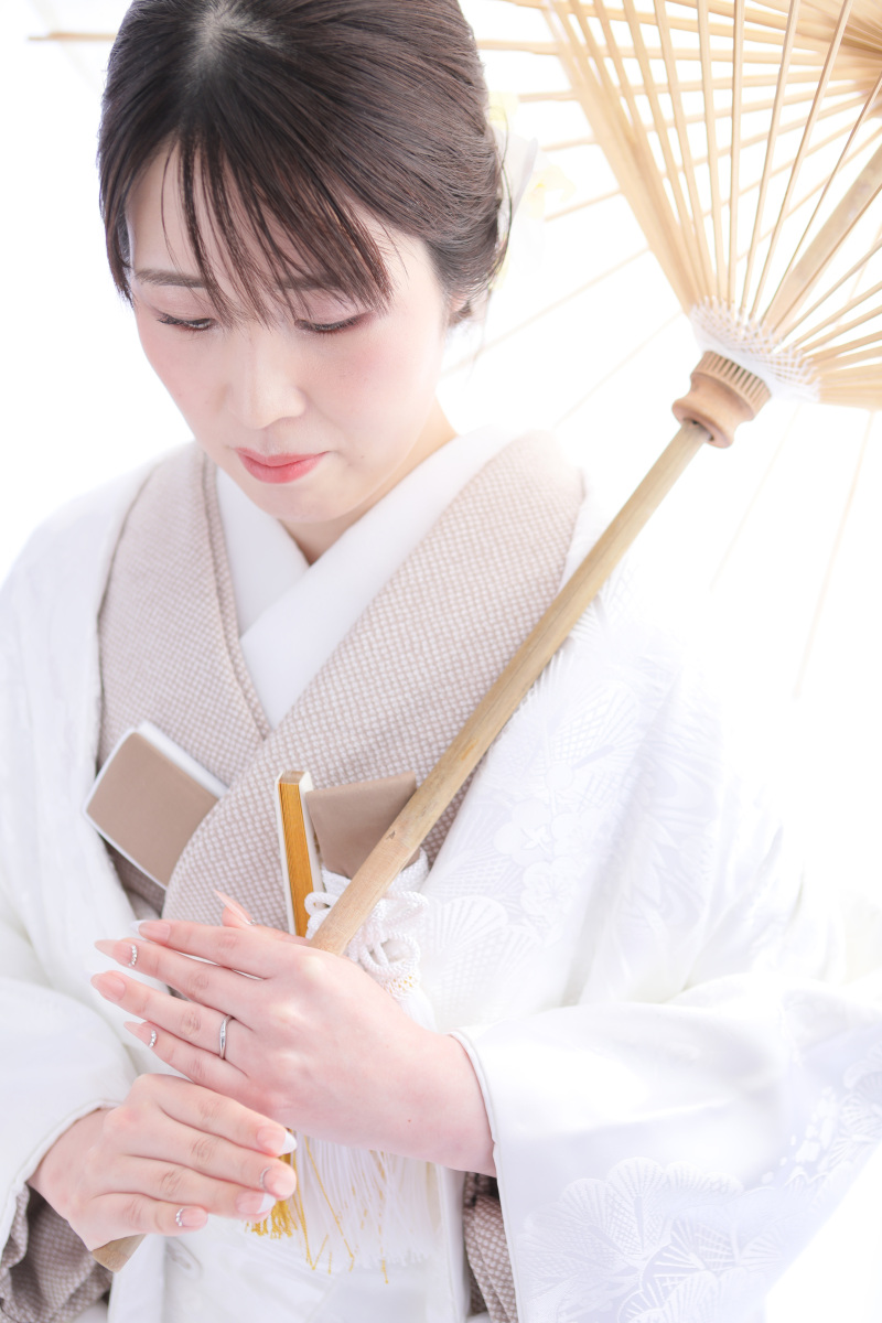 ベージュカラーのおしゃれな白無垢