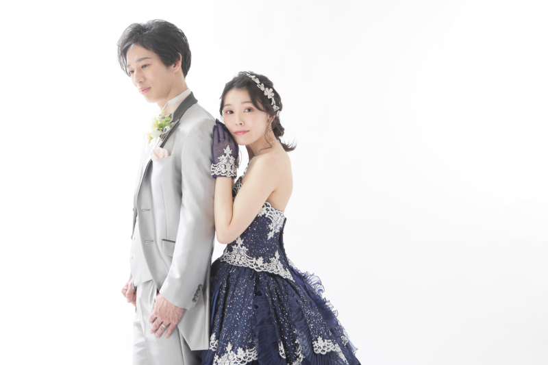 豊富なご衣装から個性を出せるカラードレス