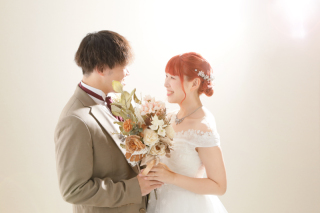【ウエディングフォトの日 特別プラン】 洋装1着・新郎新婦衣装込み・新婦ヘアメイク付・10カットデータ
