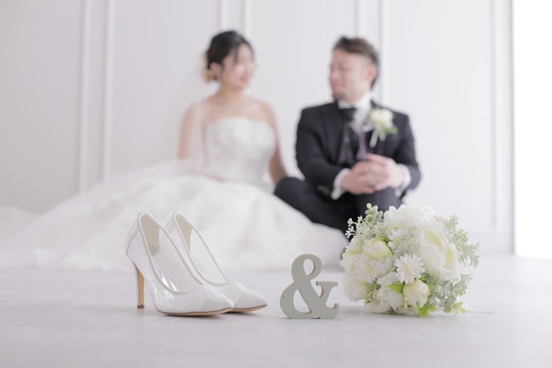 【和装洋装スタンダードプラン】スタジオ撮影(衣装和洋各1点/新婦ヘアメイク/写真2枚)