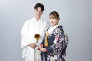 【和装洋装スタンダードプラン】スタジオ撮影(衣装和洋各１点/新婦ヘアメイク/写真２枚)
