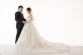 【洋装全データ付きプラン】洋装2点プラン・各衣装2点、新婦ヘアメイク、全カットデータ付き♪