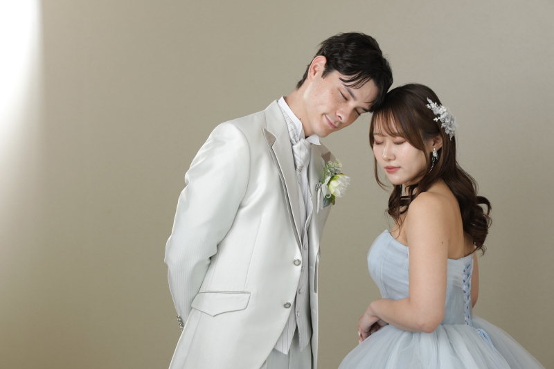 【9・10月土日10時撮影限定】洋装1点プラン◎撮影30分全データ付き◎衣装各1点・新婦ヘアメイク込み