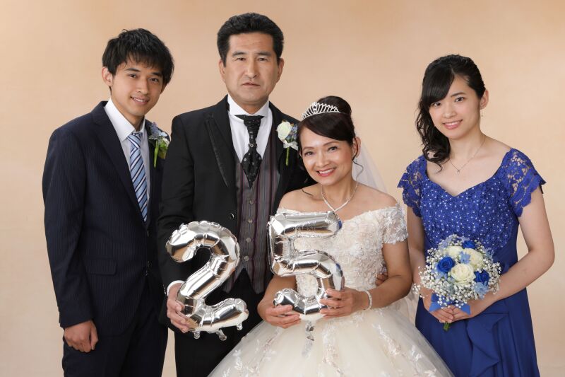 【金・銀婚式ファミリーフォト】ドレス&タキシード・ご婦人ヘアメイク・土日料金なし!