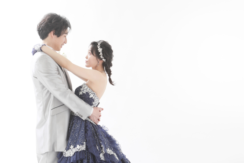 【9・10月土日10時撮影限定】洋装1点プラン◎撮影30分全データ付き◎衣装各1点・新婦ヘアメイク込み